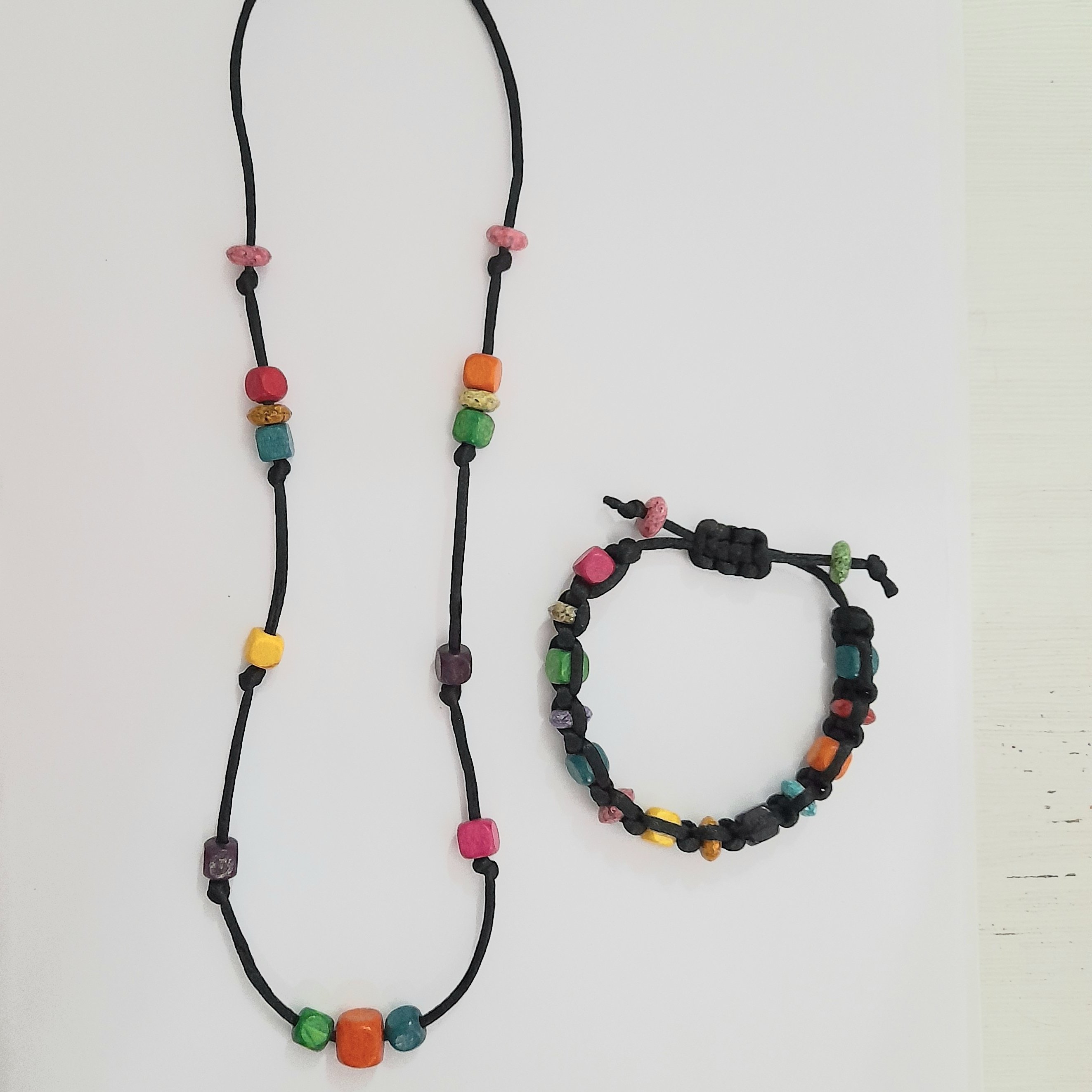 سِت دستبند و گردنبند چوبی 