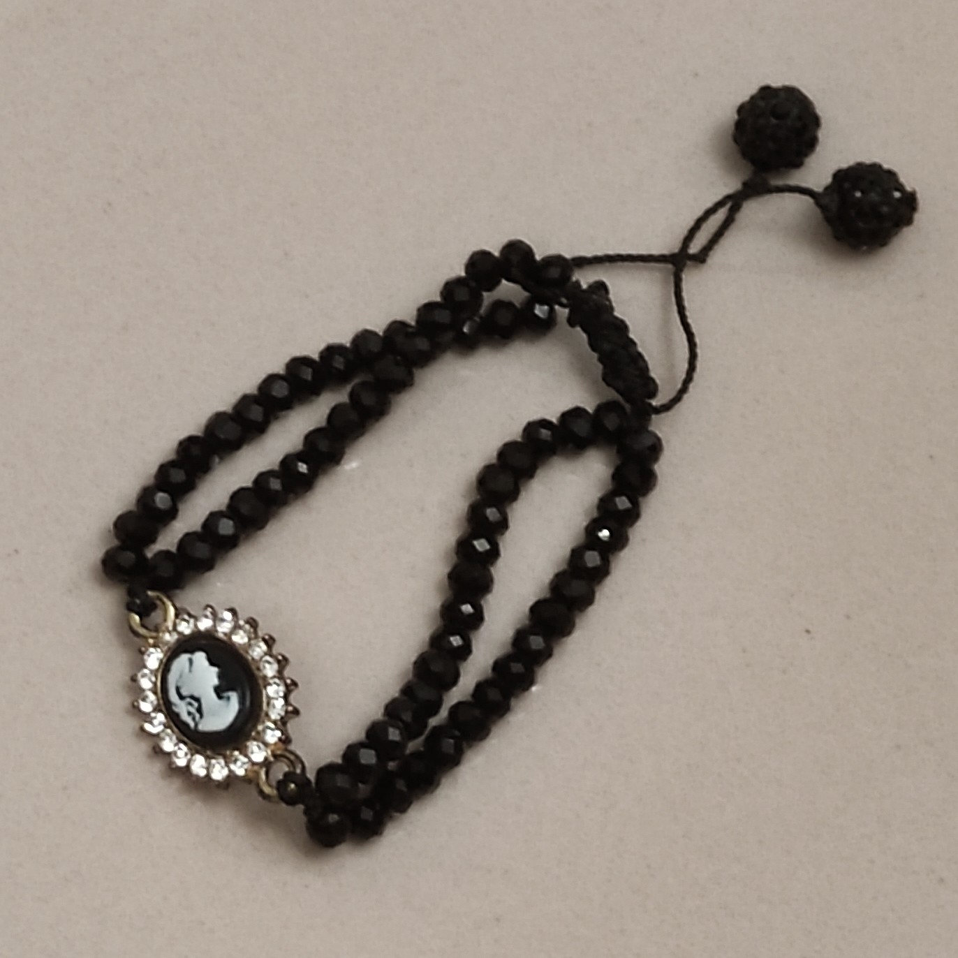 دستبند کریستال دوبنده مشکی   با طرح قاب دور نگین 