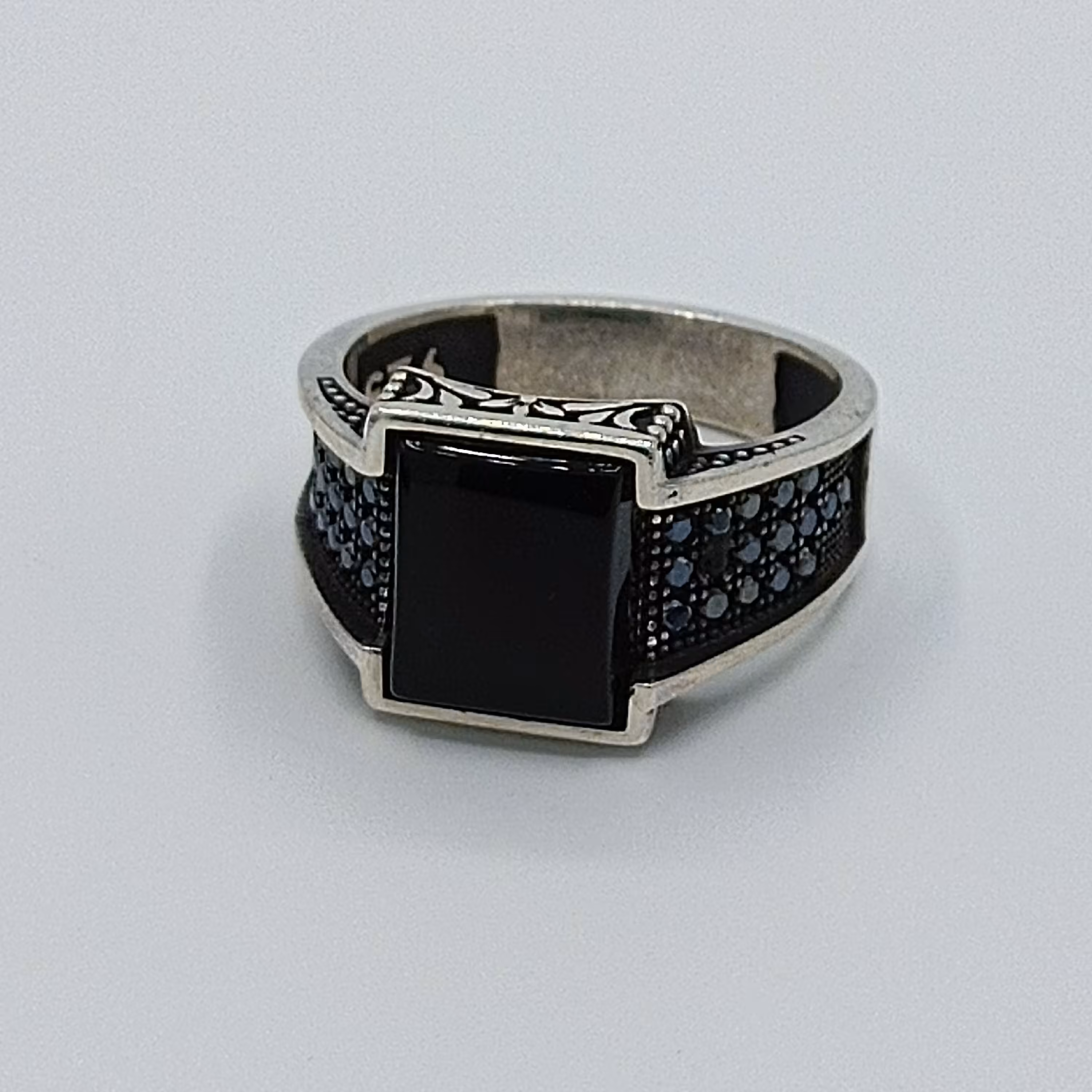 انگشتر نقره مردانه طرح تُرک مخراج کاری نگین عقیق سیاه اونیکس کد 1143