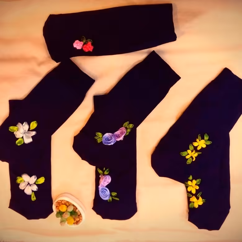 جوراب روباندوزی