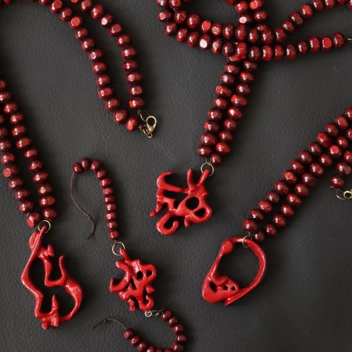 گردن آویز های چوبی، طرح اسم