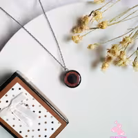 گردنبند رزینی دوطرفه طرح قرنیه چشم. قهوه ای و آبی از غرفه بهشت رزین