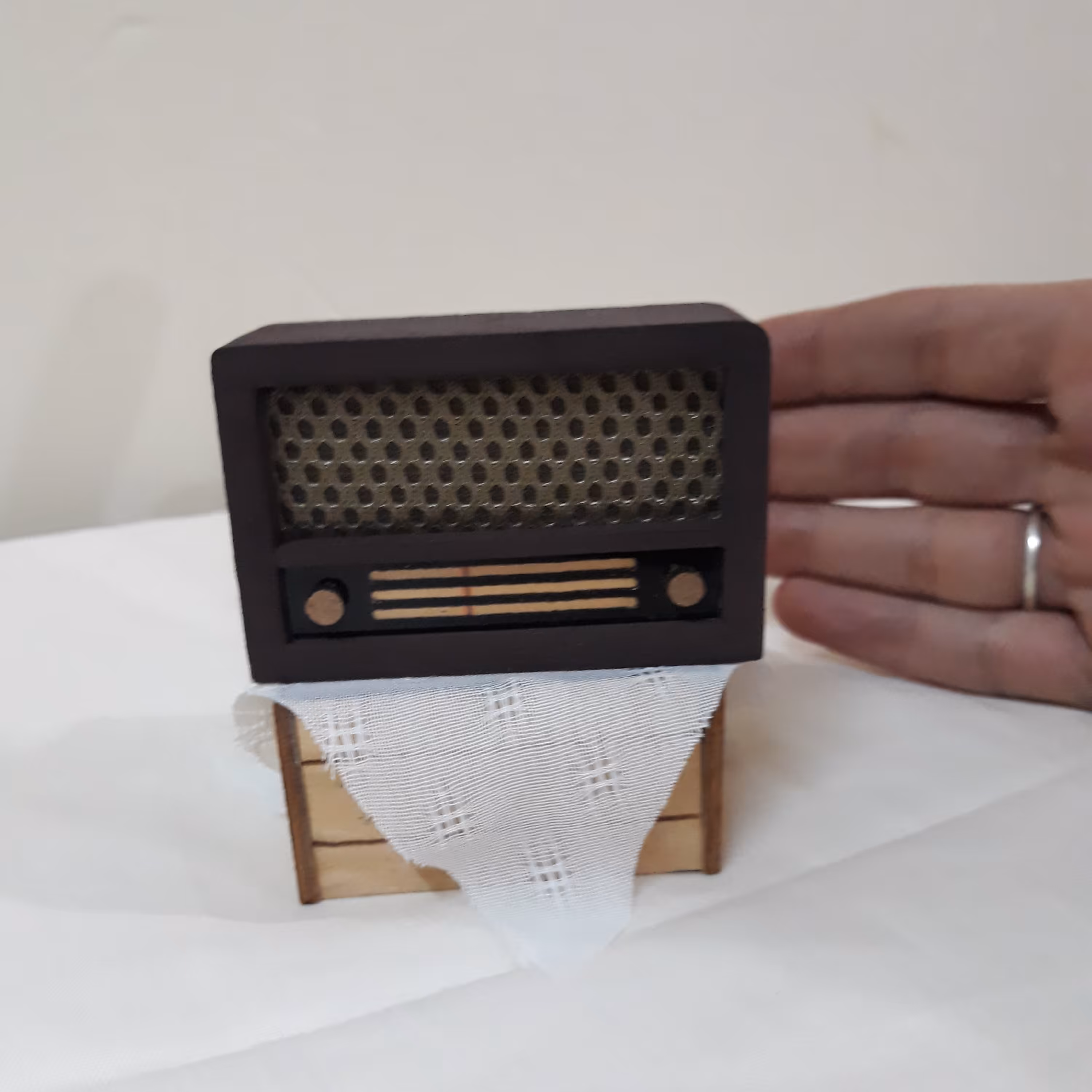 ماکت رادیوقدیمی زیبادکوری تزیینی کلکسیونی کوچک کمیاب وخاص باکیفیت عالی مشابه نمونه واقعی