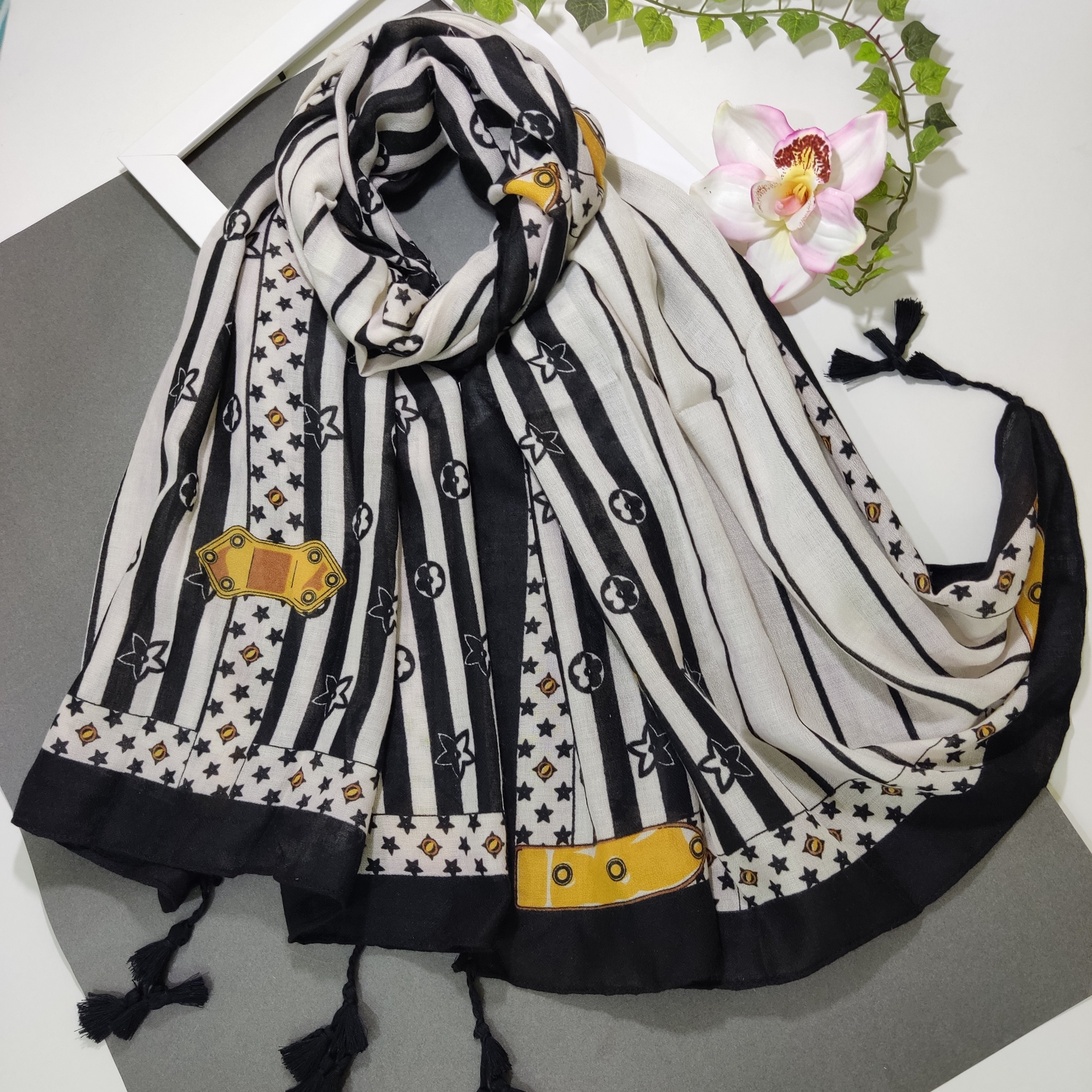 شال وارداتی منگوله دار نخی