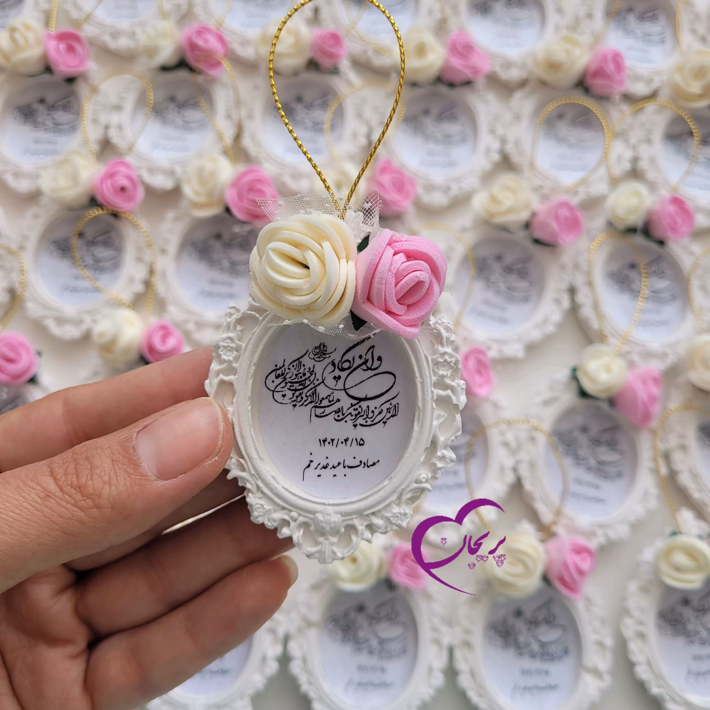 گیفت عروسی گچی و ان یکاد مدل دو گل پریجان