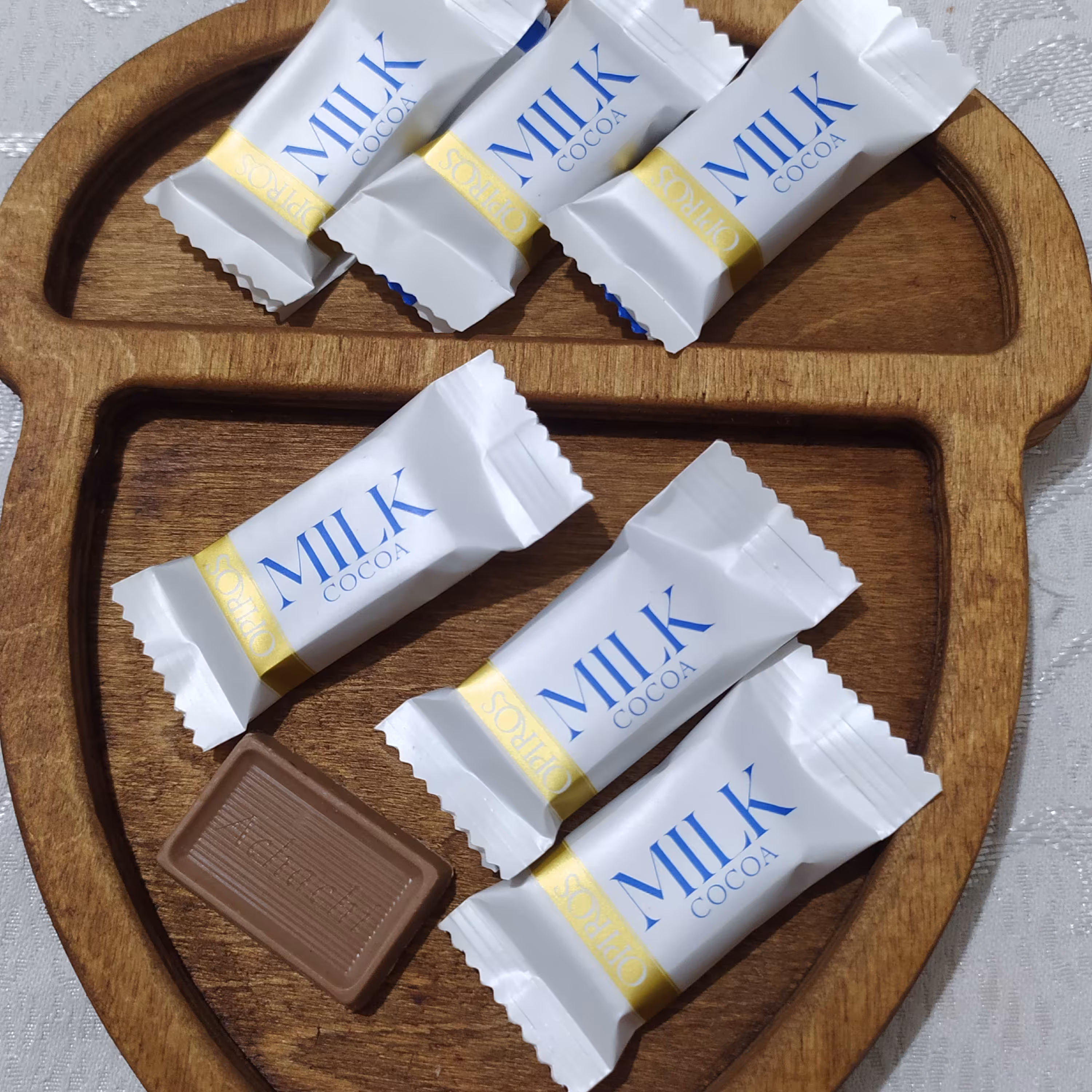 شکلات شیری کاکائویی آچاچی بسته 200گرمی فله 