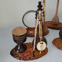 ادوات موسیقی   2 تایی با پایه چوبی.