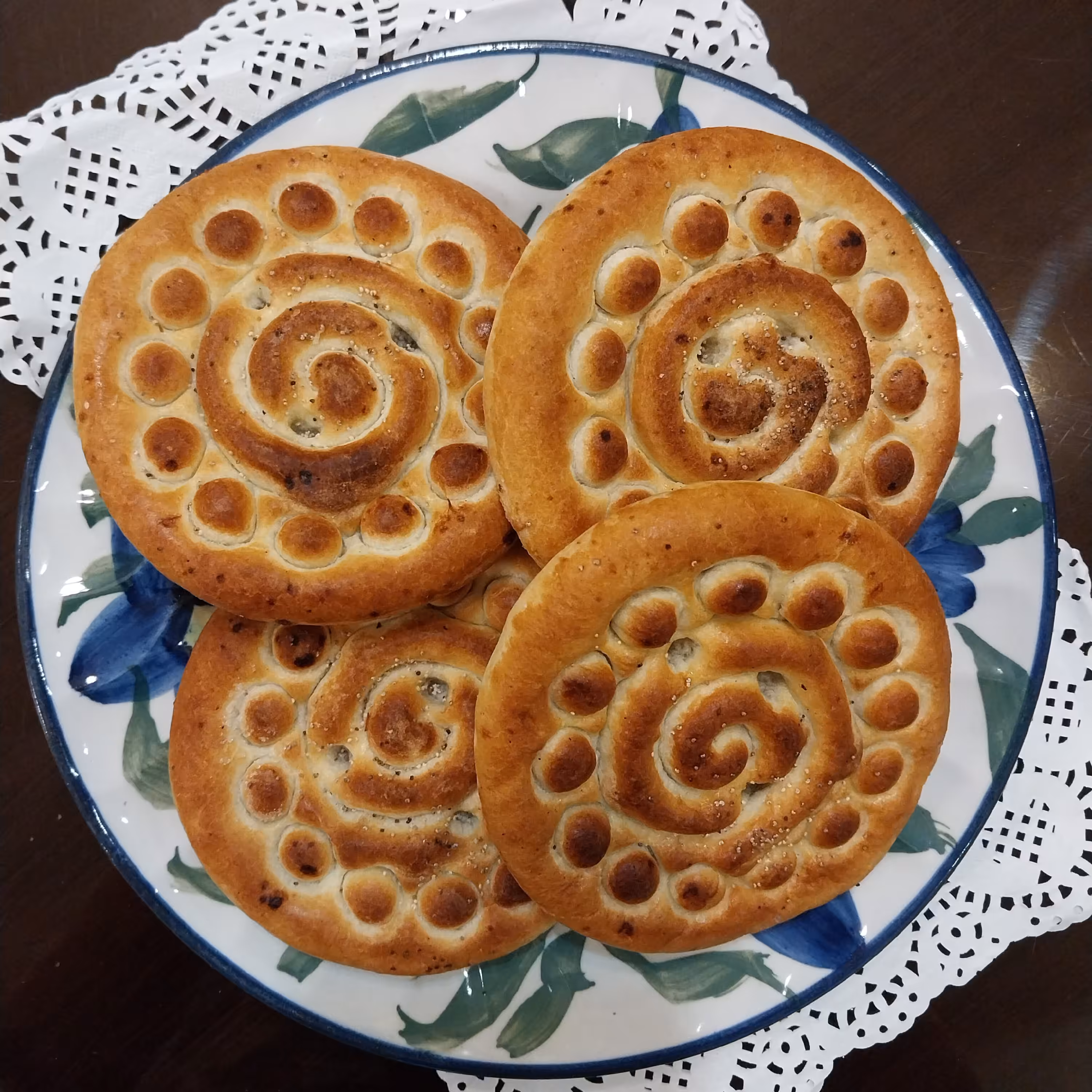 کلوچه فومن گردویی ،خوش عطر بو ومقوی با ماندگاری زیاد و قابل گرم کردن بسته ده تایی.140000 تومان