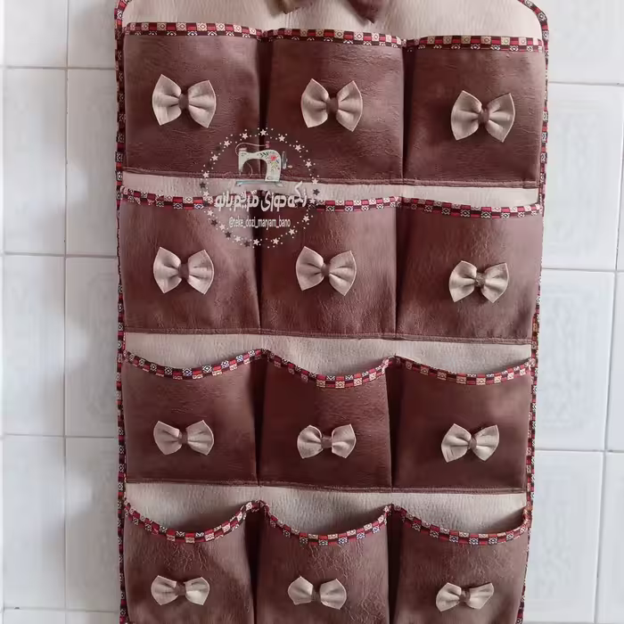 جا جورابی و نظم دهنده دیواری