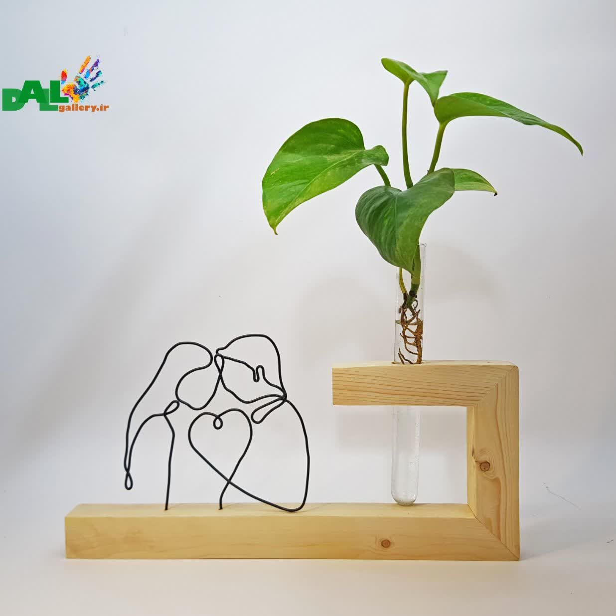 پایه گلدان دار  چوبی مجسمه سیمی  طرح قلب