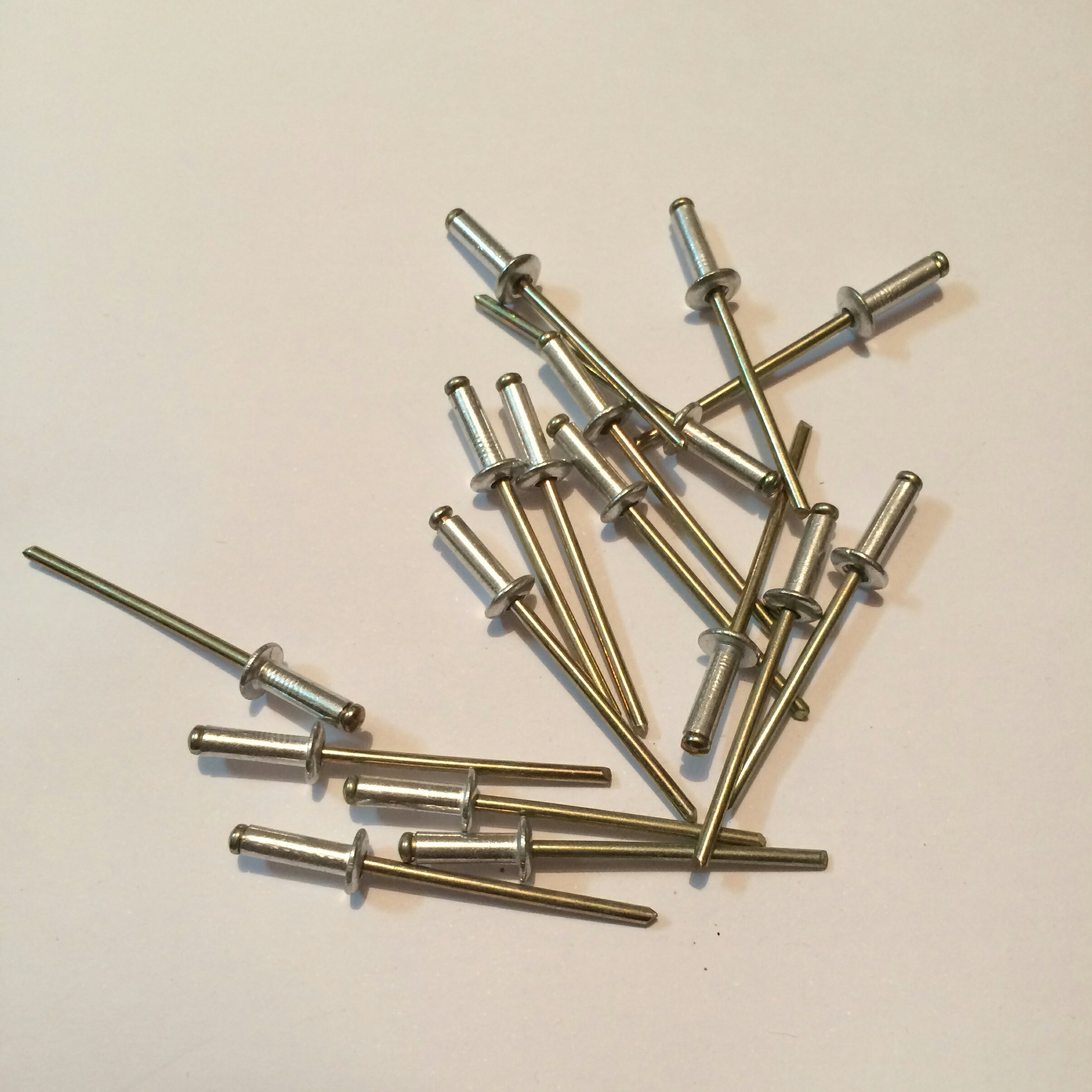 50 عدد میخ پرچ 1 سانتیمتری با ضخامت 3 میلیمتر