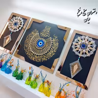 تابلو میخ و نخ سه تیکه انتزاعی و ونیکاد .کار وسط 50 سانتی کناری ها هر کدام 50 در 30 .همراه با قاب آینه 