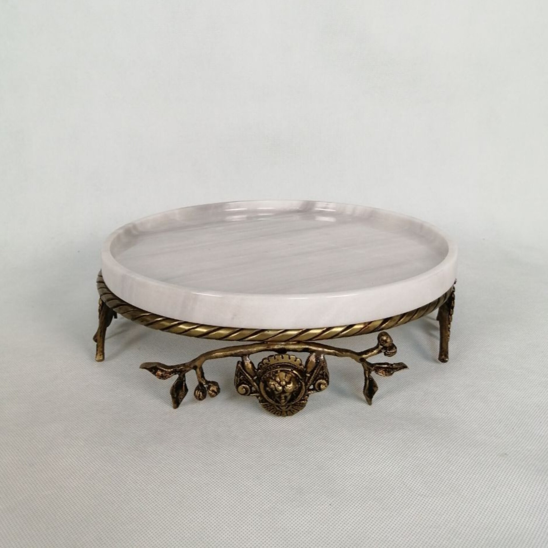 شیرینی خوری مدل رخ(برنزی)هزینه ارسال با پس کرایه باربری به عهده مشتری میباشد 