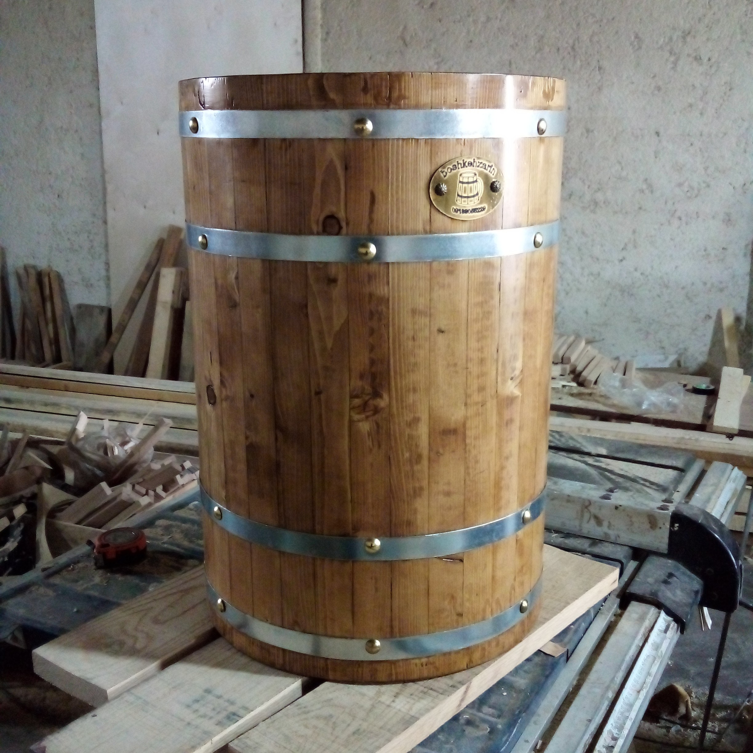 بشکه استوانه خشکبار قد 60 با پایه 5سانت دهنه 30 با 2ردیف تسمه محکم کننده 