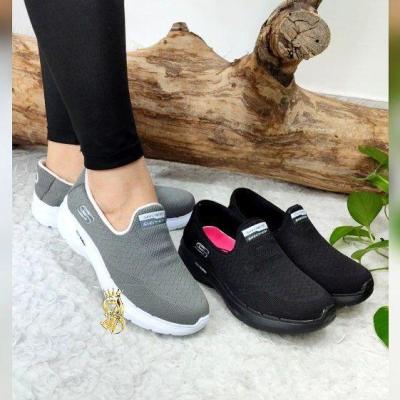 کتانی جورابی اسکیچرز