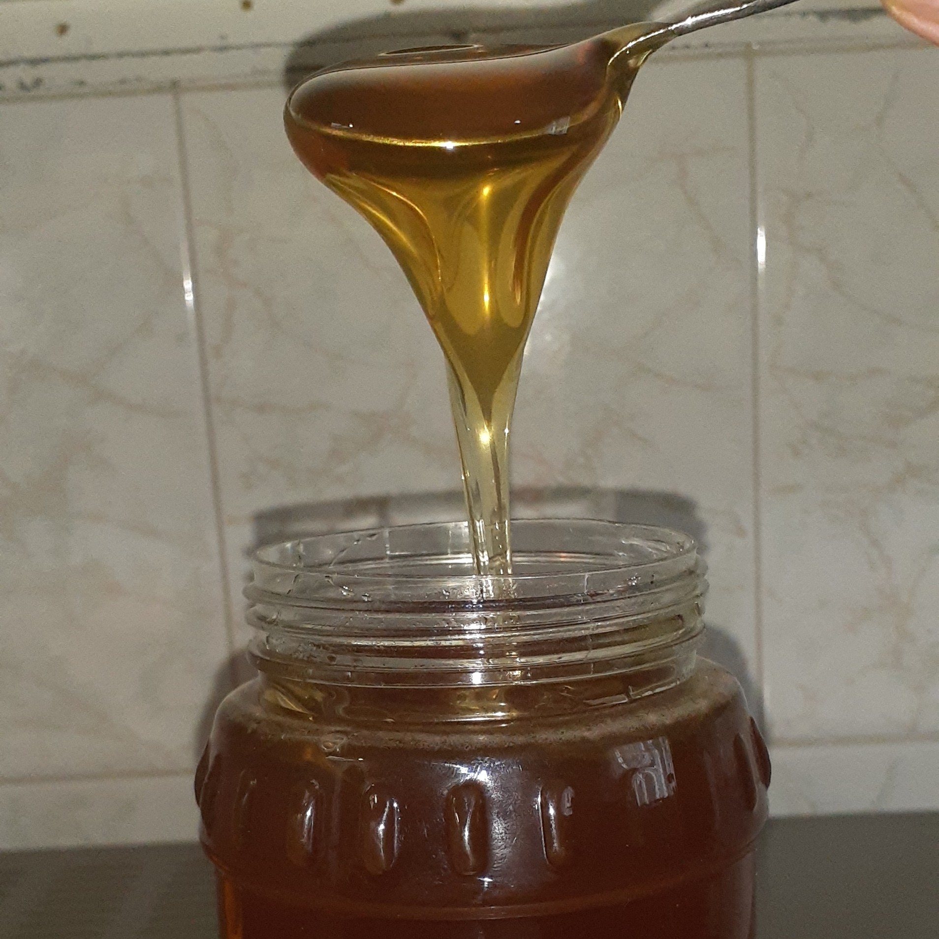 عسل 10 کیلویی طبیعی ارتفاعات لشگَردَر با ضمانت و تجربه سالیان دراز
