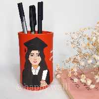 جامدادی جاقلمی سفالی طرح دانشجو حسابدار هدیه به دانشجو(10در6سانت)