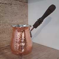 قهوه جوش مسی دسته چوبی طرح چکشی 