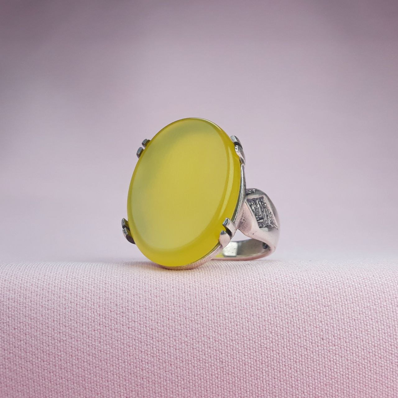 انگشترمردانه عقیق زردنقره چهارچنگ سایزنگین 18در25