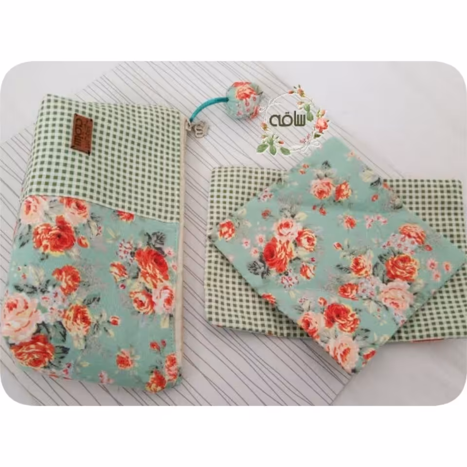 ست کیف آرایش( جامدادی)و جانماز