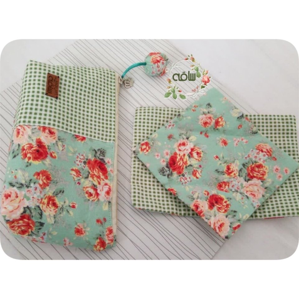 ست کیف آرایش( جامدادی)و جانماز