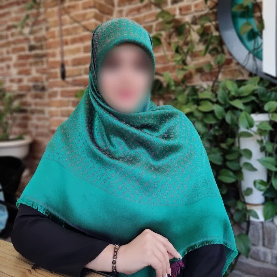 روسری نخ ابریشم ژاکارد دو رو لمه دار
ریشه پرزی هست
کیفیت بی نظیر و متفاوت
سُر نمیباشد
قواره140
وارداتی درجه1