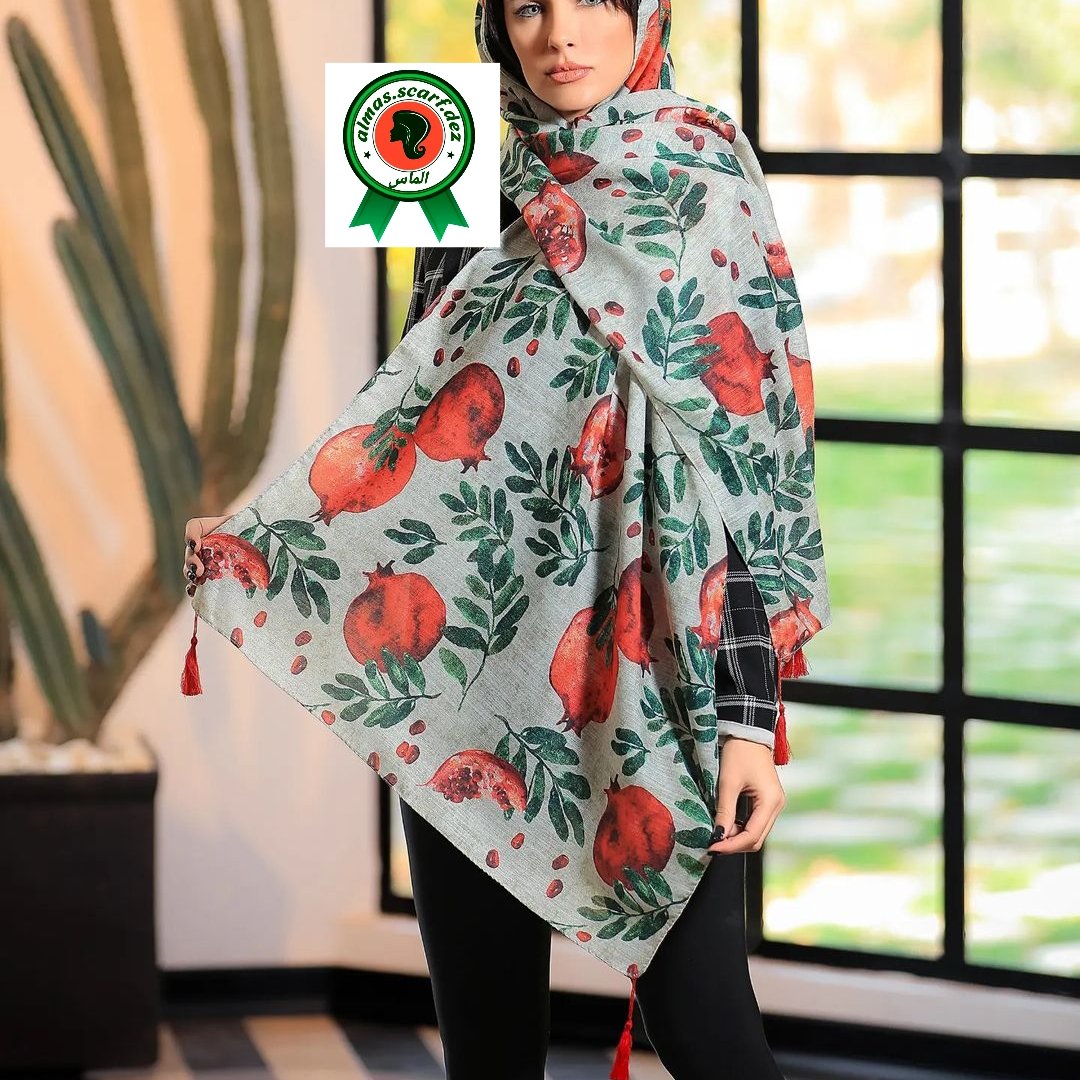 شال سبز طرح انار قرمز،جنس نخی با کیفیت،لیز نمیخورد،ایستایی عالی،منگوله دار،قواره بزرگ،در پک یلدایی تقدیمتون میشه