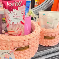 ست دوتایی ویژه هدیه سبد تریکوی دیوا رنگ بنفش و دلخواه موجود با ابعاد 10 و 15 سانتی متر و ارتفاع 7 و 8 سانتی متر