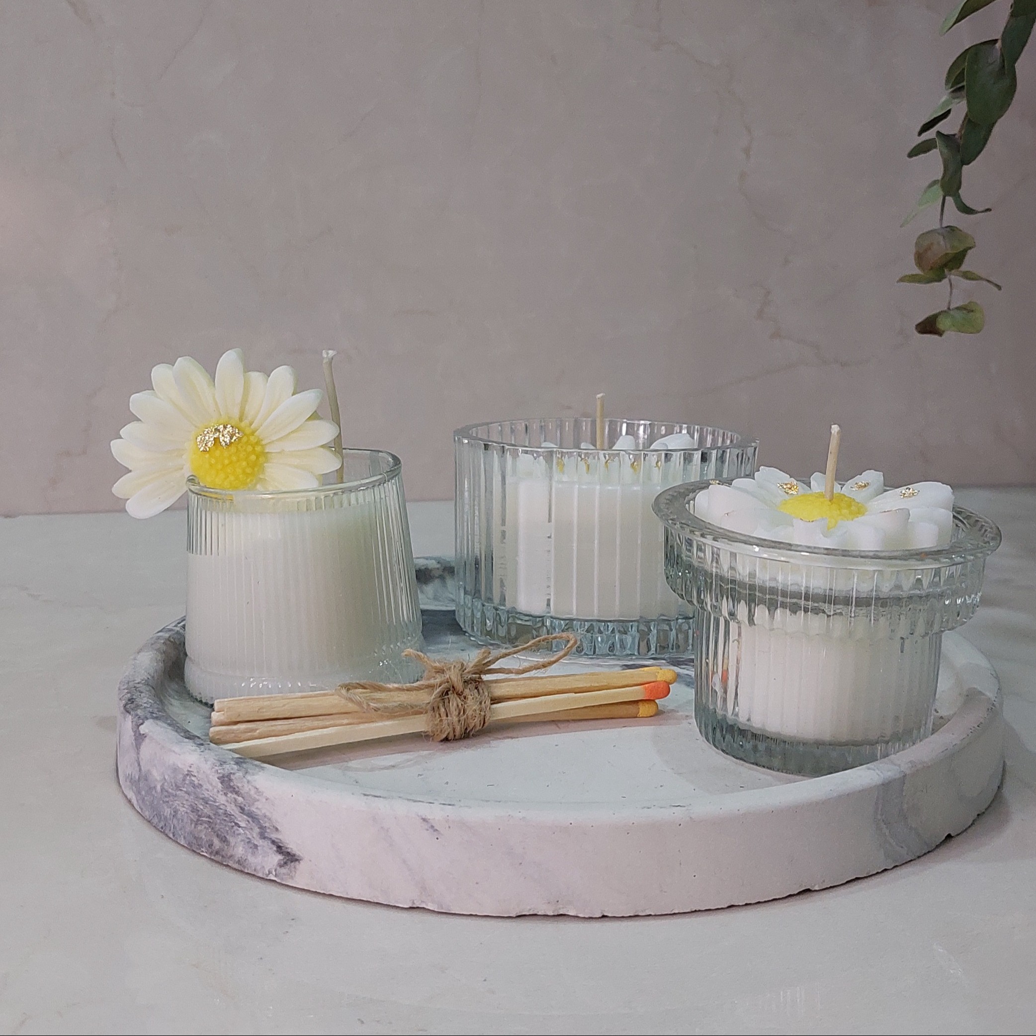 ست 3عددی شمع شیشه ای شیاردار بابونه در رنگبندی نامحدود و رایحه مختلف