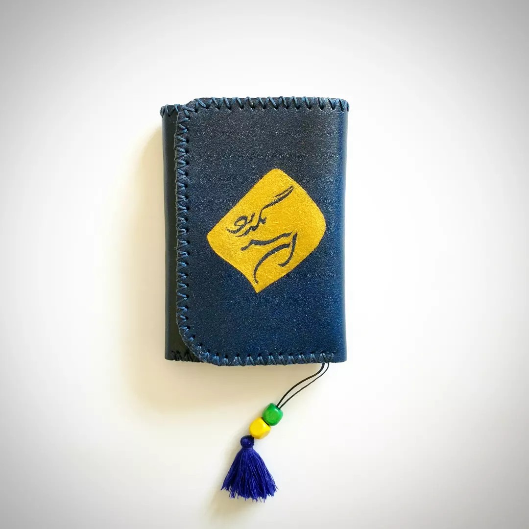 کیف پول چرمی سورمه ای با طرح نقاشیخط