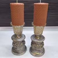 شمعدان  پلی استر پتینه شده ، با زنبق شیشه ای ،ست دوتایی،ارتفاع هجده سانت 