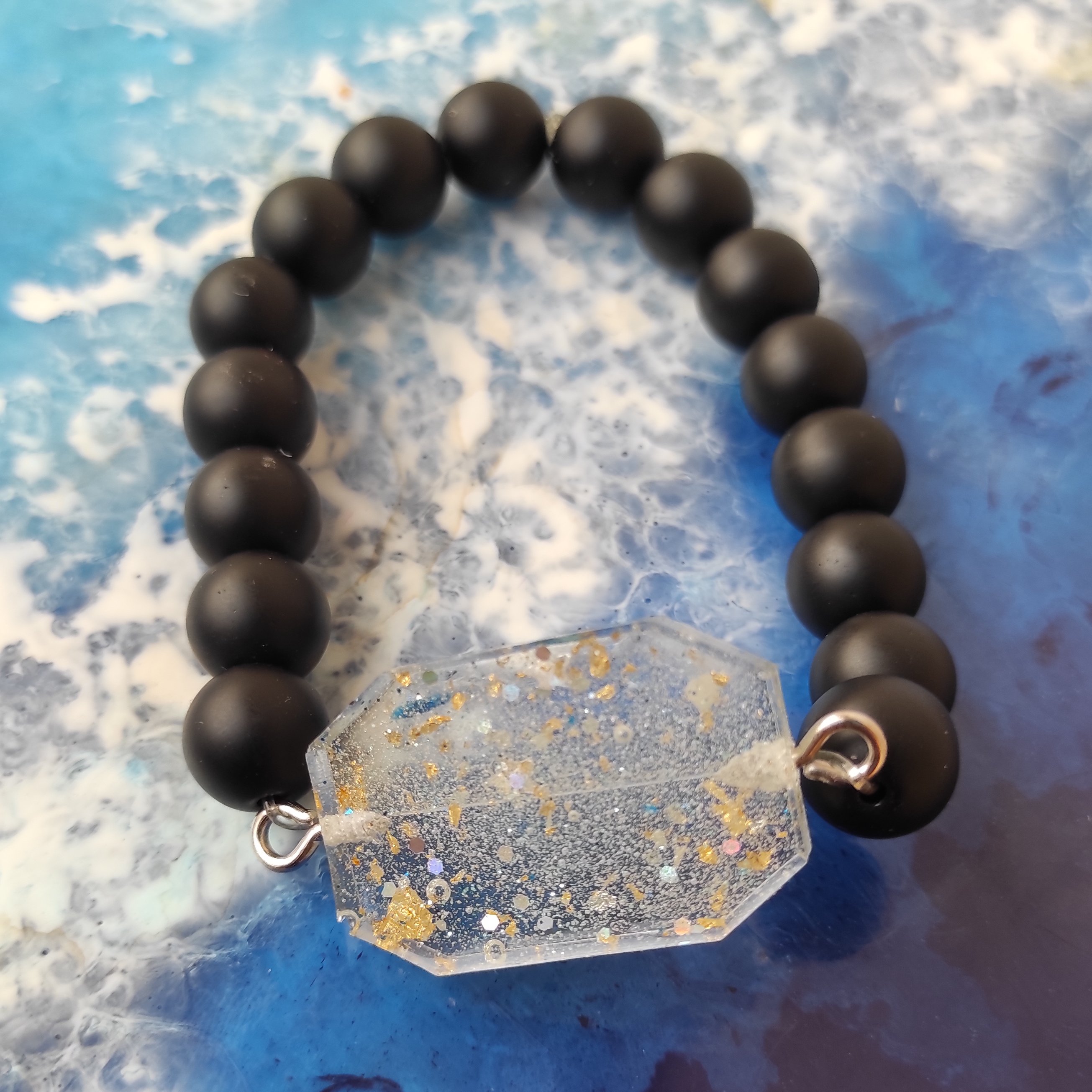 دستبند مهره با پلاک رزین 