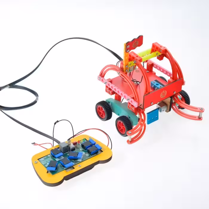 ساختنی ربات فوتبالیست قهرمان «بازی فکری کودک و نوجوان فلزی »