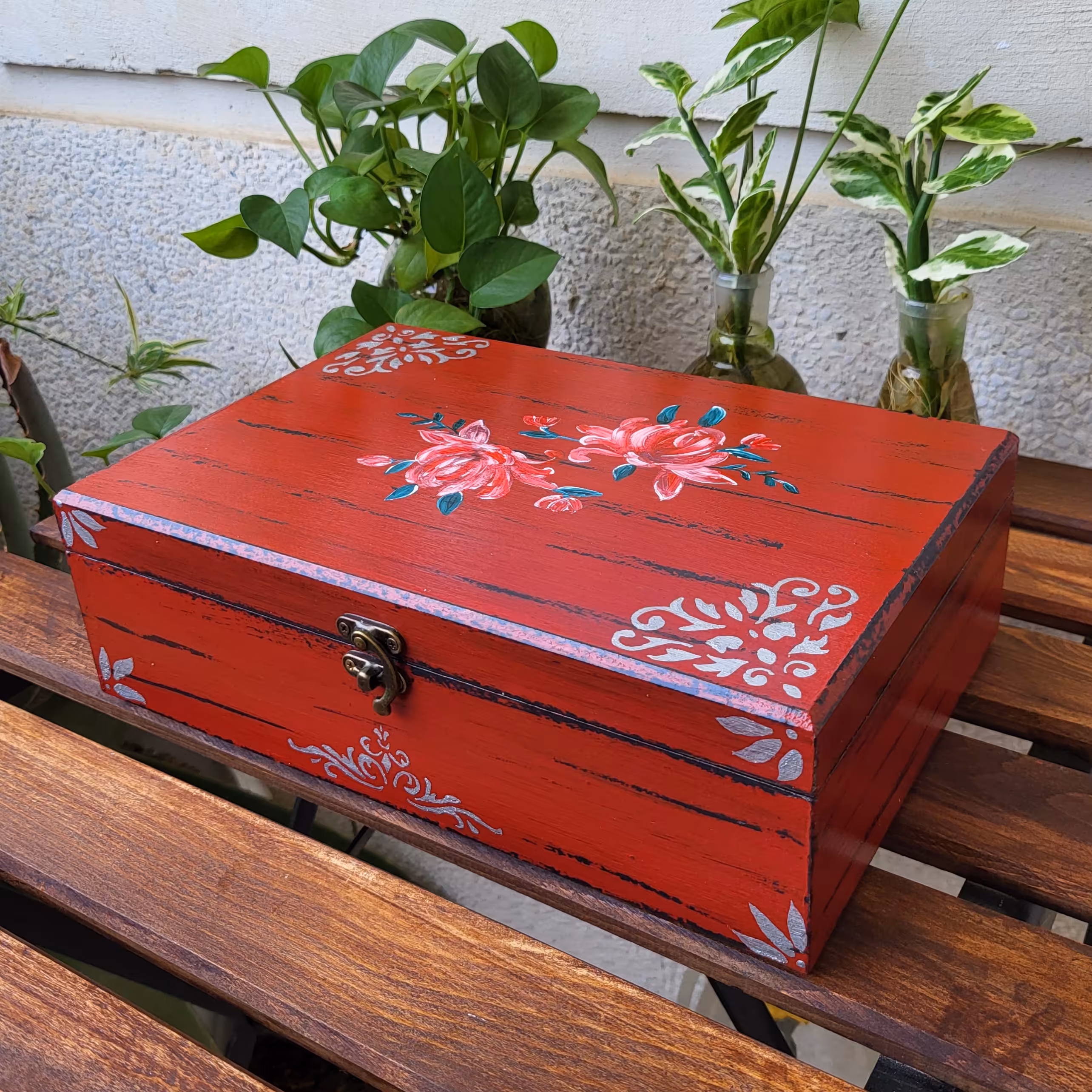 جعبه چوبی پتینه شده زرشکی طراحی شده با دست و رنگ ثابت قابل تمیز کردن با دستمال مرطوب