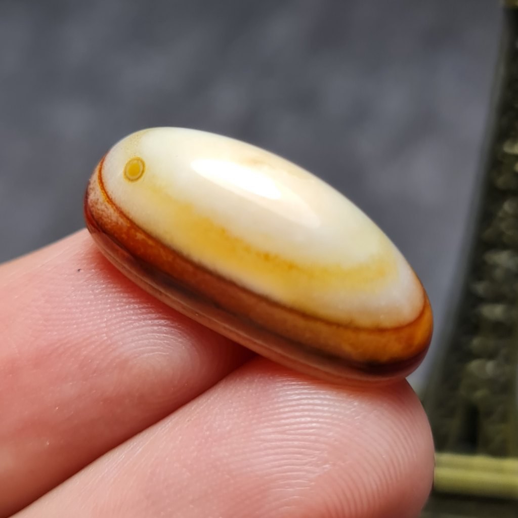 نگین فوق العاده زیبای سنگ عقیق سه پوست خاص اصل معدنی 
کد 27535