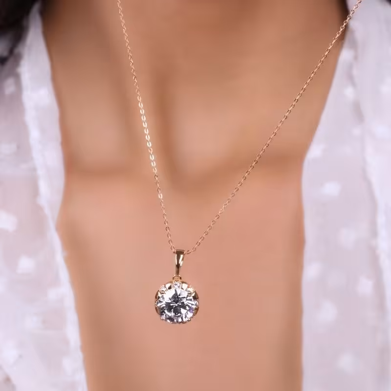 پلاک ژوپینگ طرح نگین گرد بسیار زیبا  رنگ ثابت و ضد حساسیت