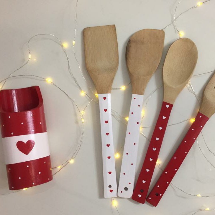 ست قاشق و استند قرمز