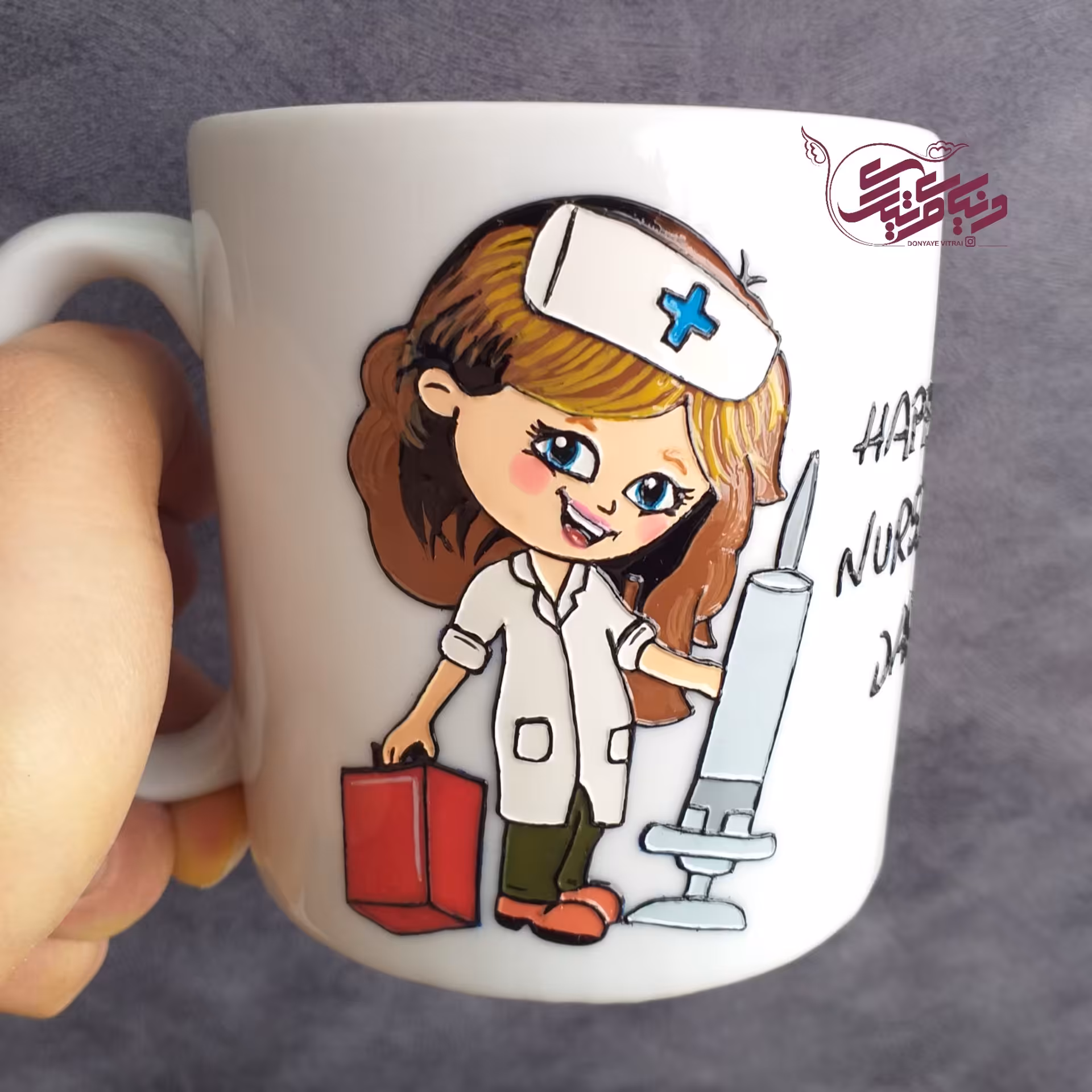 ماگ ویترای پرستاری، خانم پرستار، رزیدنت، لیوان، فانتزی، کارتونی، آمپول، هدیه روز پرستار، نقش برجسته و براق، ارسال رایگان