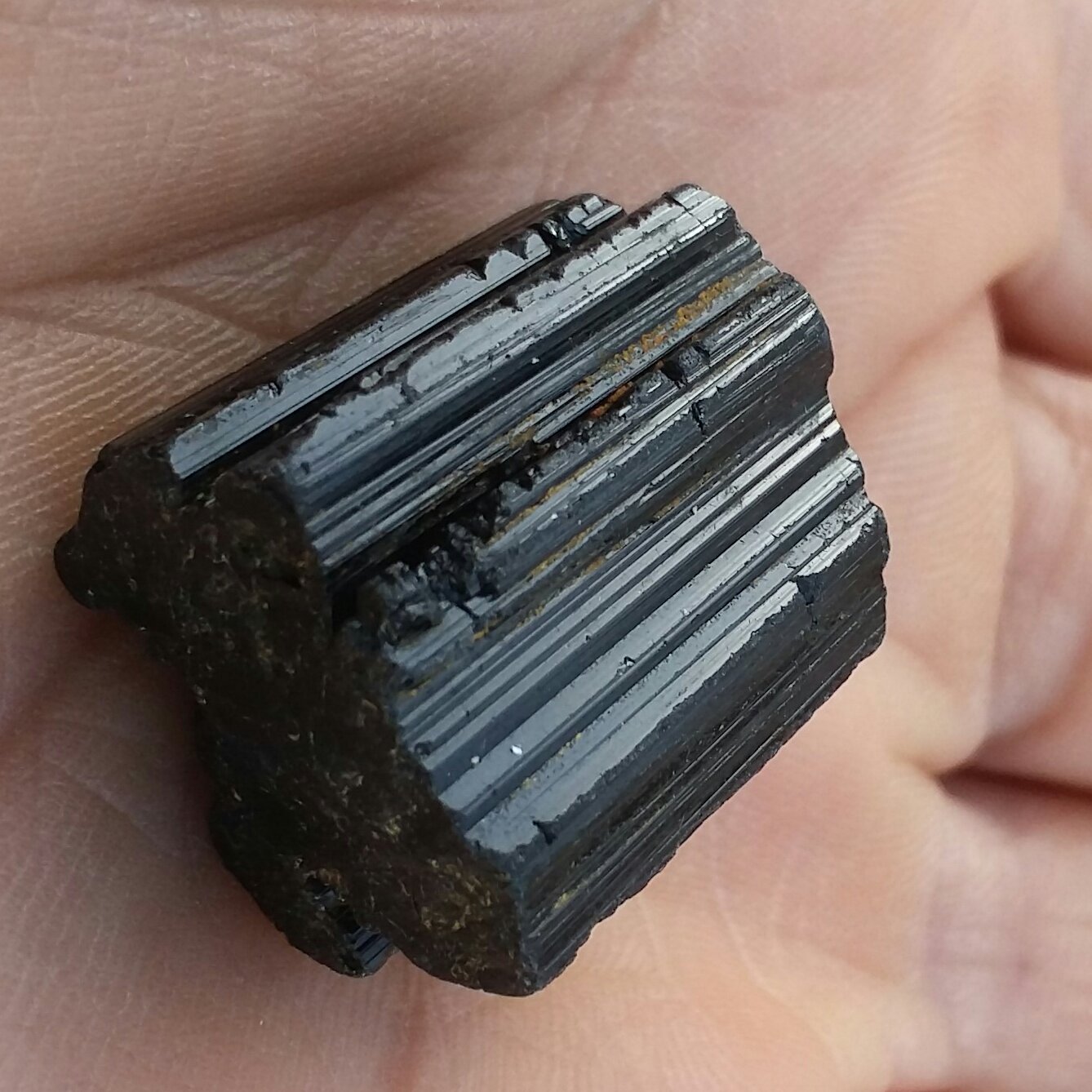 سنگ راف تورمالین شرول وارداتی ارزشمند شاهکار خلقت 100درصد طبیعی
مناسب جهت کلکسیون و ساخت نگین
کد 9003