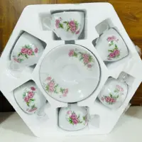 فنجان نلبکی گل سرخ