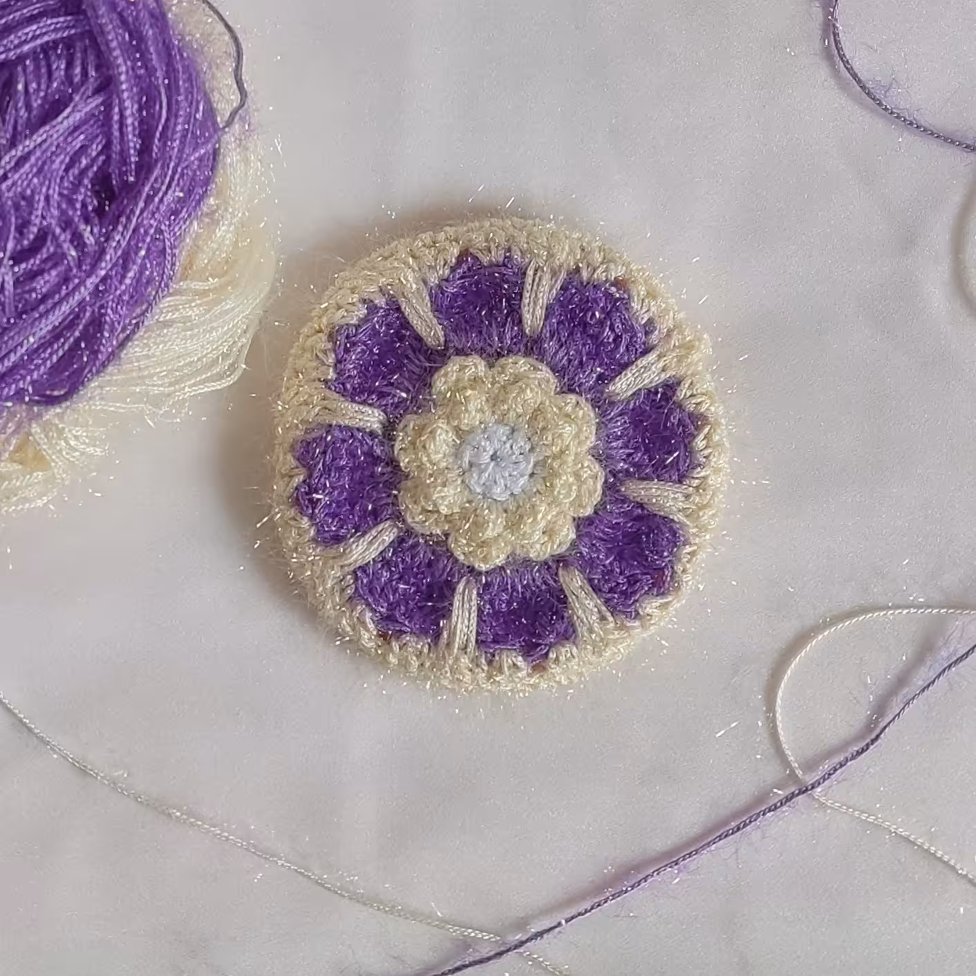 اسکاج سوزنی طرح گل رز رنگ بنفش 