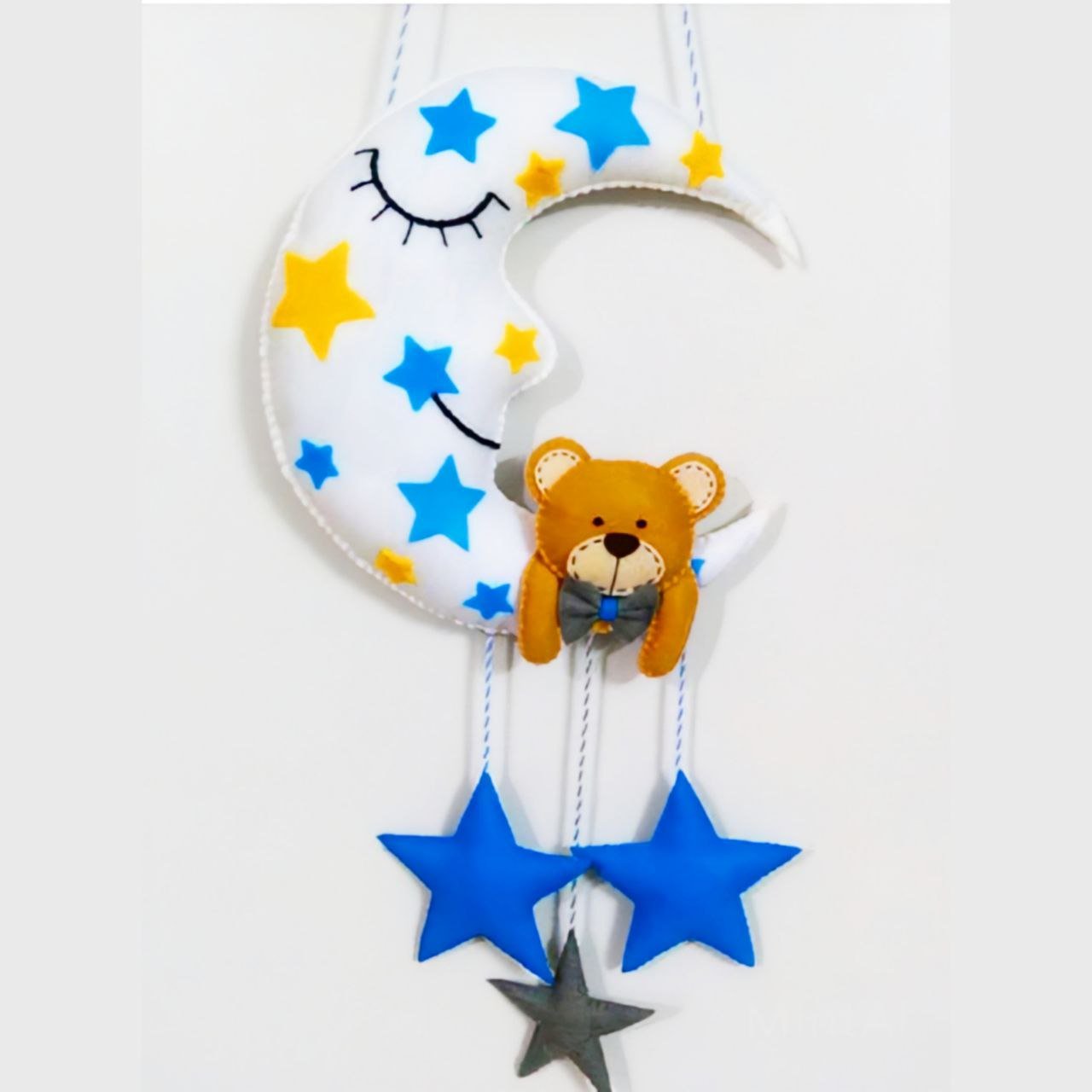 آویز در اتاق 