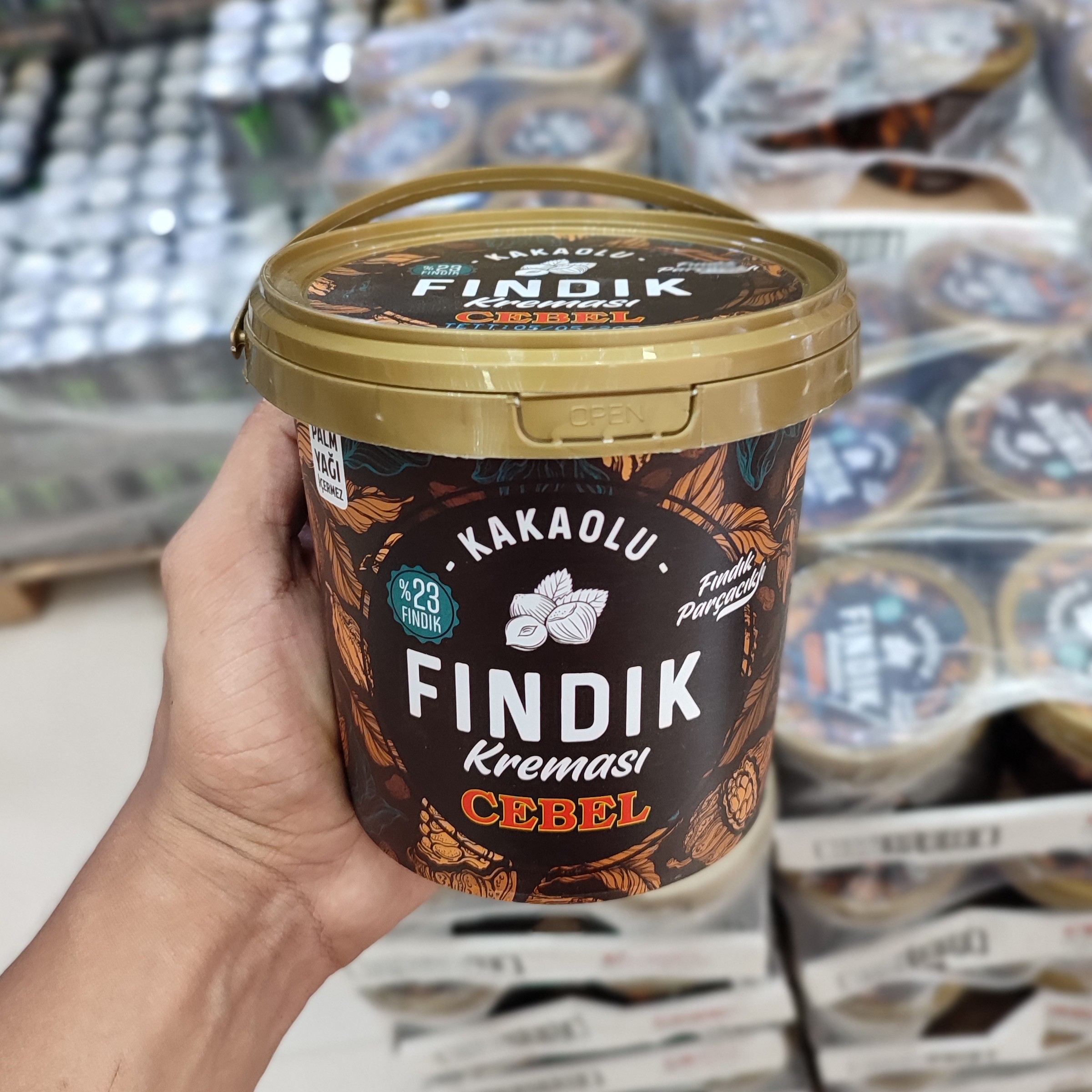 شکلات صبحانه cebel حاوی تکه های فندق 900 گرمی 