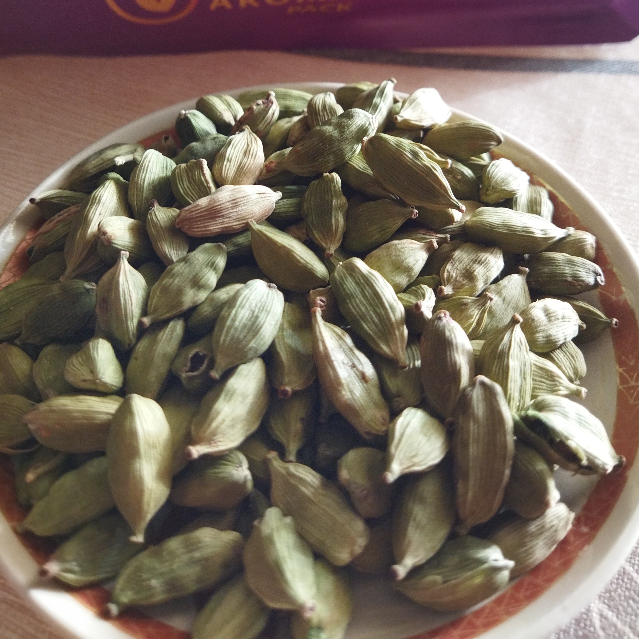هل اکبر، بسته 50 گرمی درشت و پر مغز عطر تند