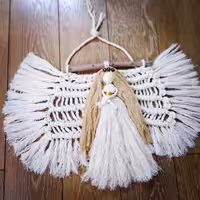 فرشته بالدار مکرومه