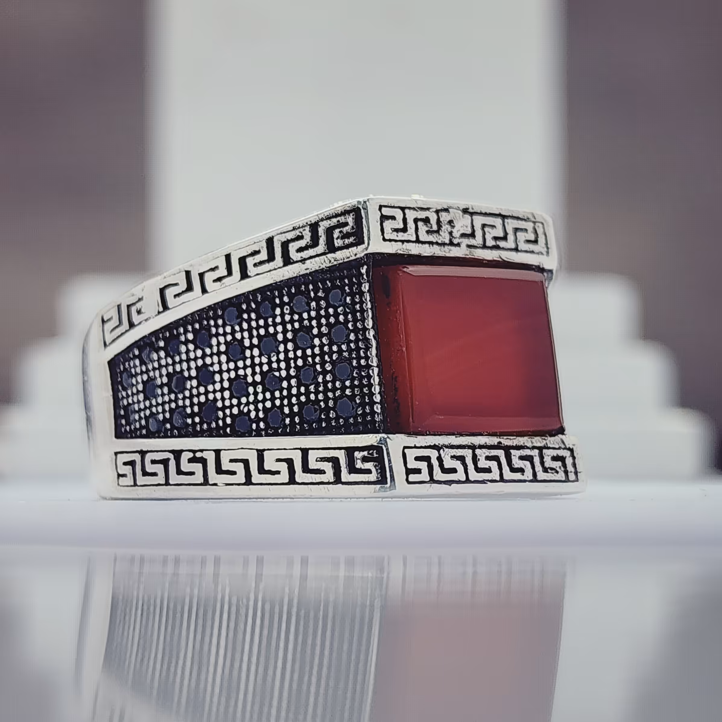 نگین عقیق سرخ اصل و معدنی با رکاب نقره زیبا مردانه       