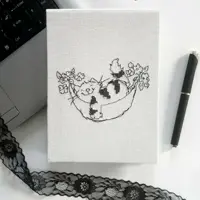 جلد دفتر پارچه ای شماره دوزی طرح گربه دستساز مناسب برای نوشتن برنامه روزانه،  خاطرات ، مشق ، تکلیف و...