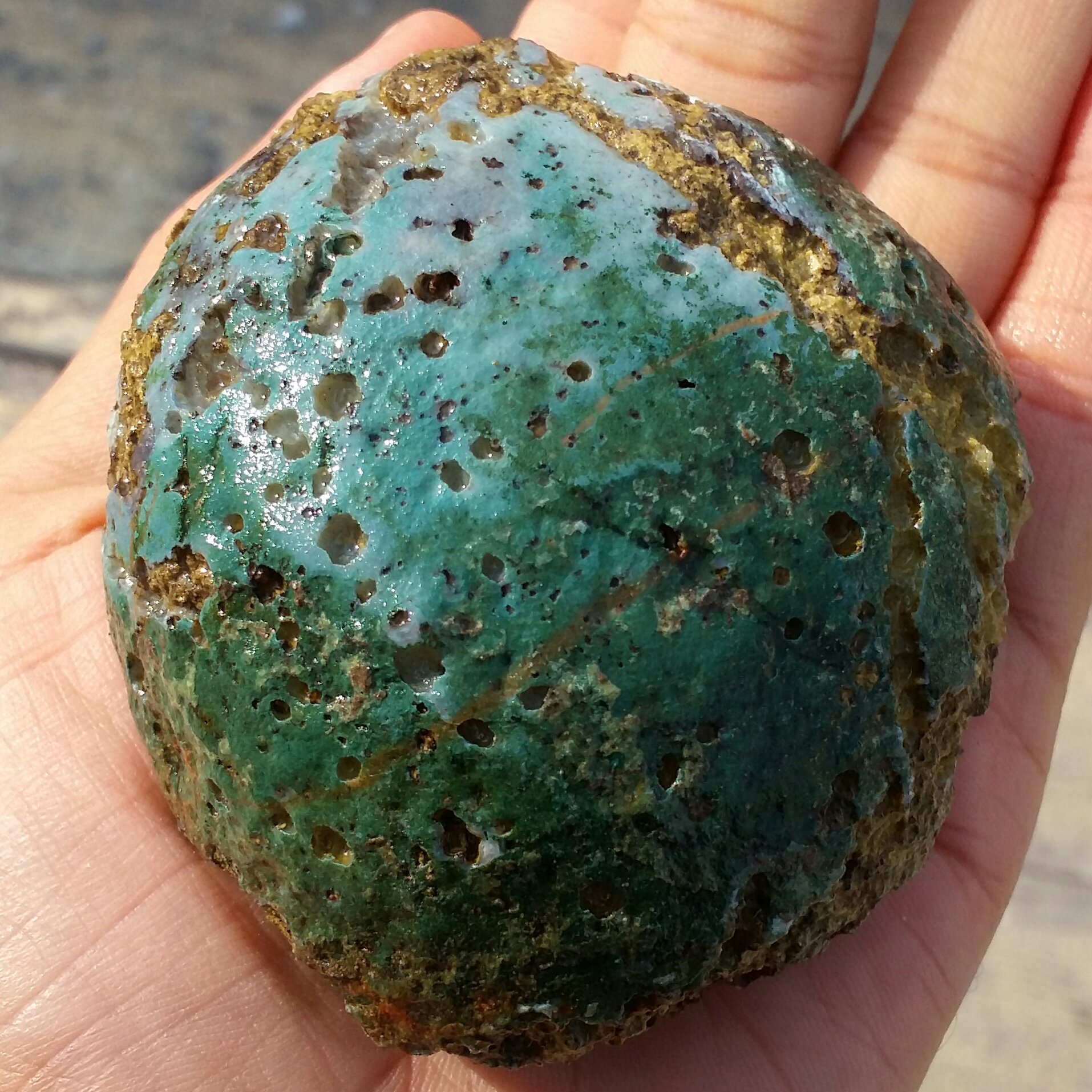 سنگ راف خام غولپیکر عقیق ر تایلی برش نخورده 100 در 100 طبیعی شاهکار خلقت
با قابلیت ساخت چندین نگین محشر  کد 8718