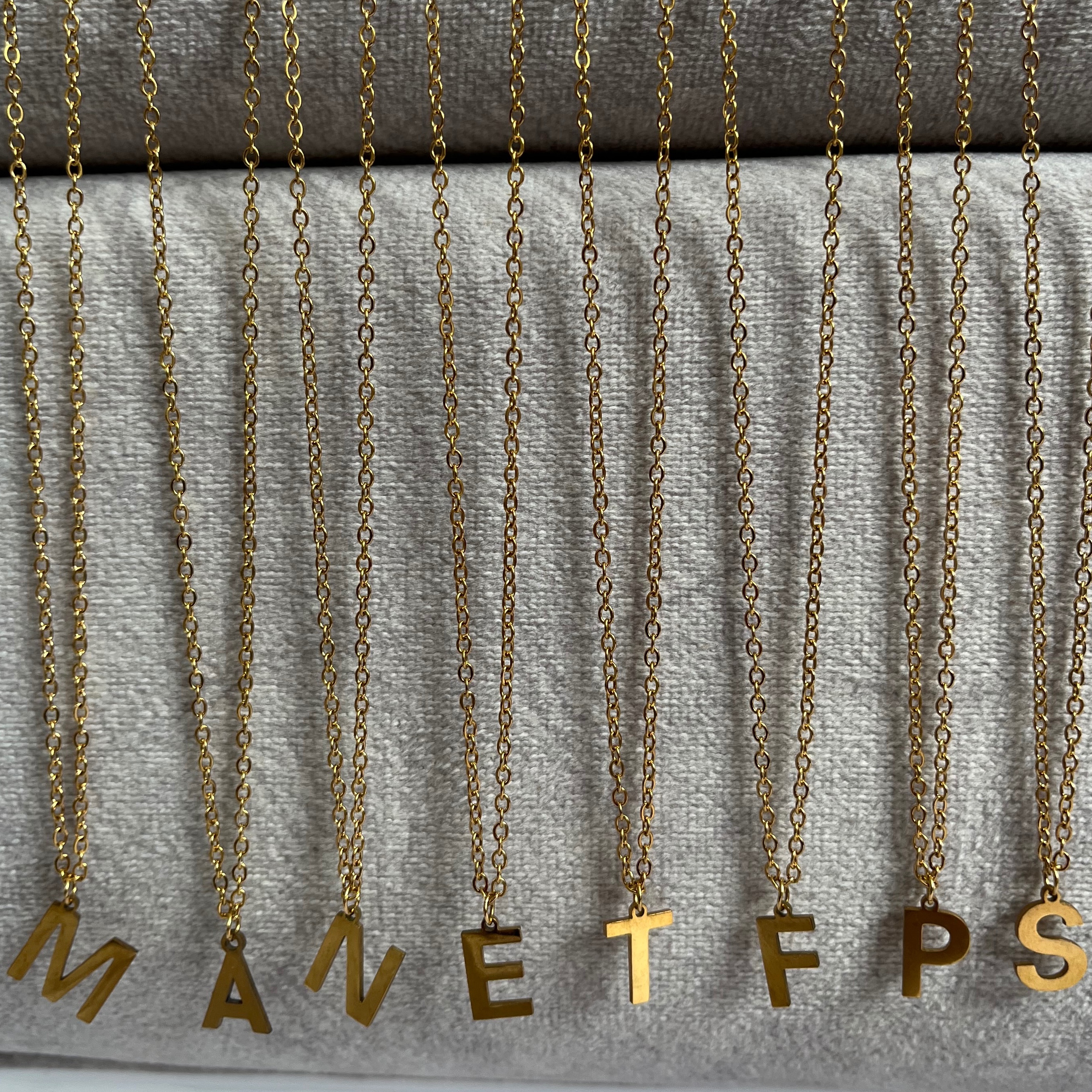 گردنبند حروف استیل 