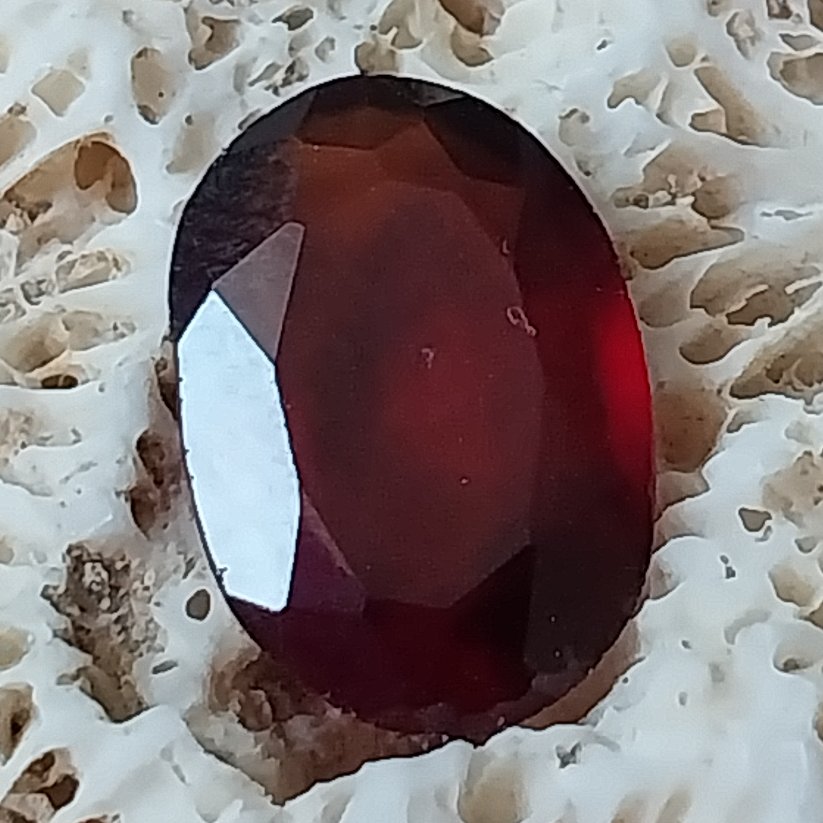 نگین گارنت جواهری اصل و زیبا